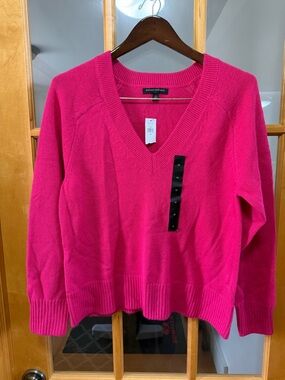 Banana Republic Women's V-Neck Sweater in Bright Pink